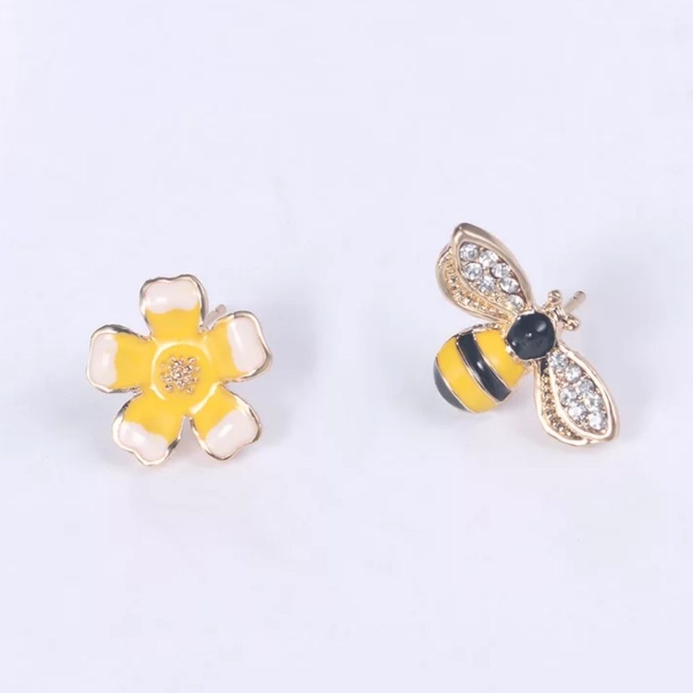 Bee and Flower Stud Earrings - Picture 3 of 6